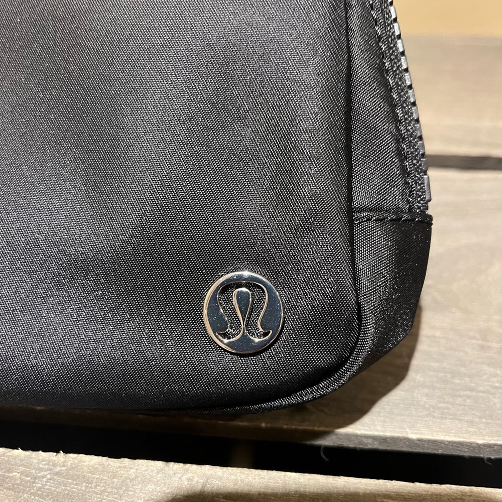 lululemon athletica Everywhere Belt Bag Mini -Black - Picture 2 of 15